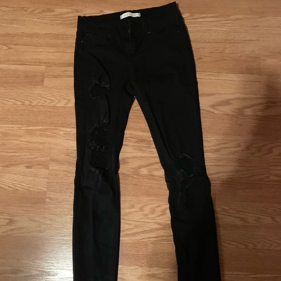 Eunina brand black distressed jeans. Size 1 - Picture 1 of 4